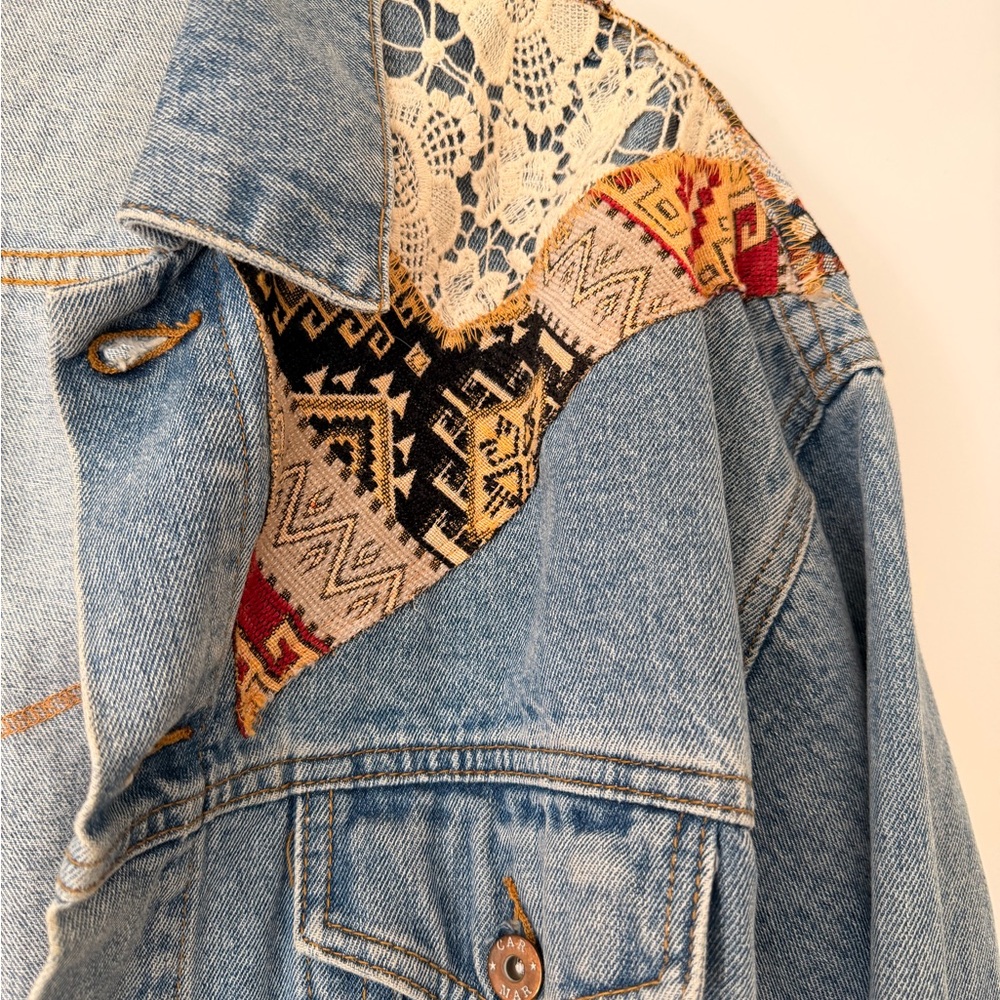 Blue Patchwork Embroidered Stagecoach Cropped Jea… - image 3